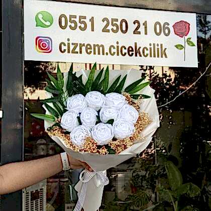 10 Beyaz Yapay Gül Buketi